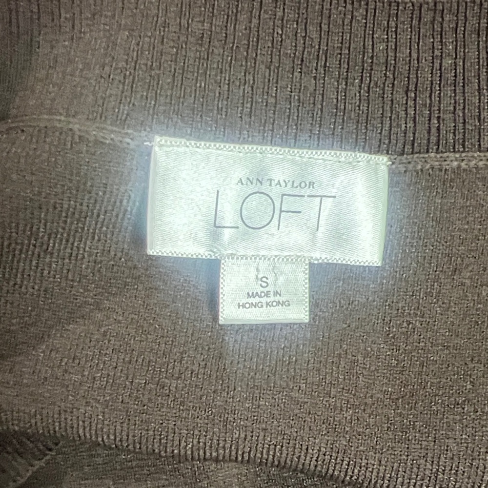 ⭐️ 2 for $15. Ann Taylor Loft Brown Sleeveless Wrap Vest Top - Picture 6 of 6